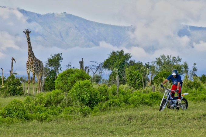 Javier Cruz en sus "paseos" por Kenia - Bonaigua - Trial